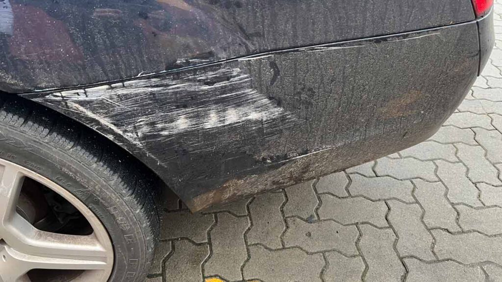 Kleiner Blechschaden an der Seite, oder doch mehr?