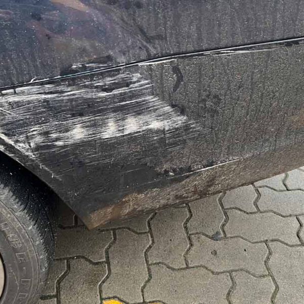 Kleiner Blechschaden an der Seite, oder doch mehr?